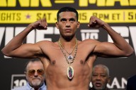El boxeador David Benavidez arrolla al británico Anthony Yarde en Riad