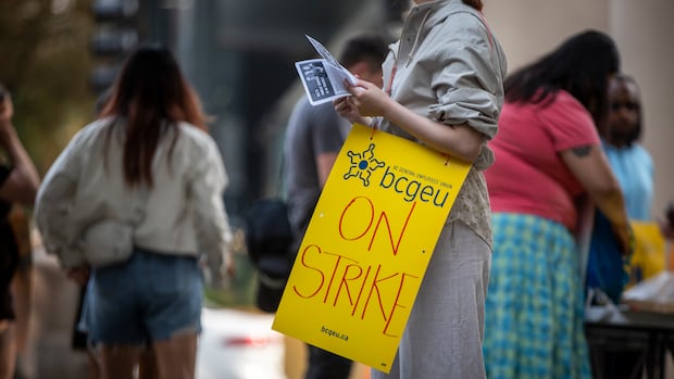 B.C. public service workers ratify new agreement with province