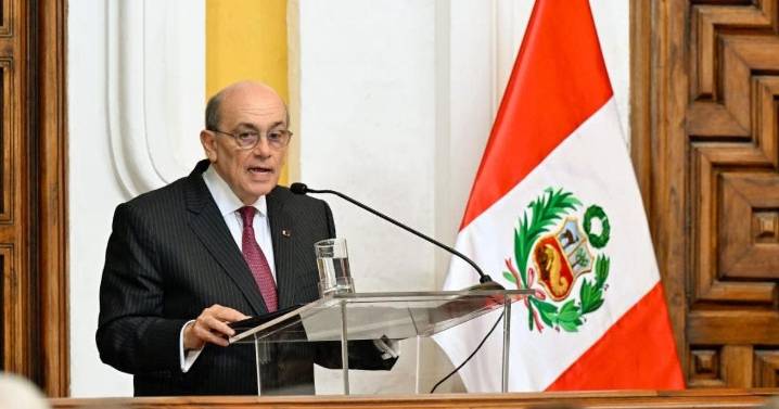 Perú rompe relaciones con México por dar asilo a ex primera ministra