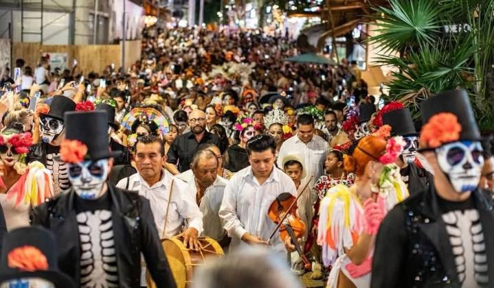 Consolida el Caribe Mexicano su liderazgo turístico con más de 332 mil visitantes por Día de Muertos