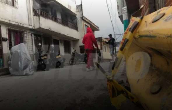 Hombre fue asesinado a tiros mientras conversaba en una tienda en la comuna 13 de Medellín