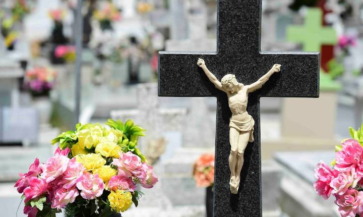 Roban una estatua de la Virgen del Carmen del cementerio de Naranjito
