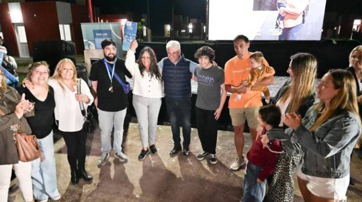 “Estoy muy emocionada y contenta por haber recibido la casa”