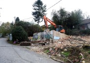 Cambios en el barrio de La Tenderina: derriban la segunda casa en la calle Rayo y los vecinos exigen el Parque del Este