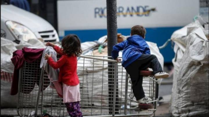 UNICEF reveló que la pobreza en hogares vulnerables de Argentina bajó del 48% al 31% en un año