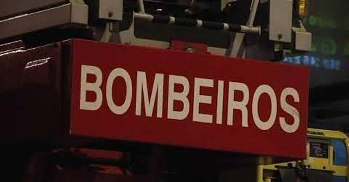 Una estufa produce un incendio en la calle Río Arnoia, Ourense