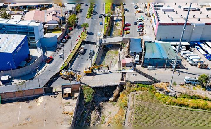 El millonario puente Gunther se levanta sobre Arequipa para unir dos distritos claves: se construyó en 75 días tras su colapso total