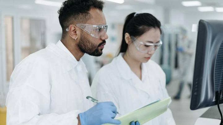 Adolescencia dura hasta los 32 años, revela estudio: estas son las otras 5 etapas de la vida