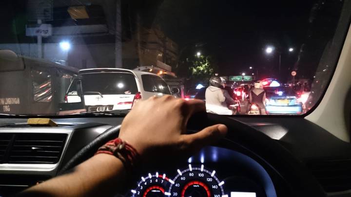 Corte suspende restricciones de licencias comerciales de conducir para inmigrantes