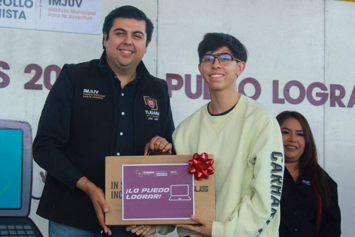 Entrega Gobierno Municipal 200 computadoras a estudiantes a través del programa ‘Lo Puedo Lograr’