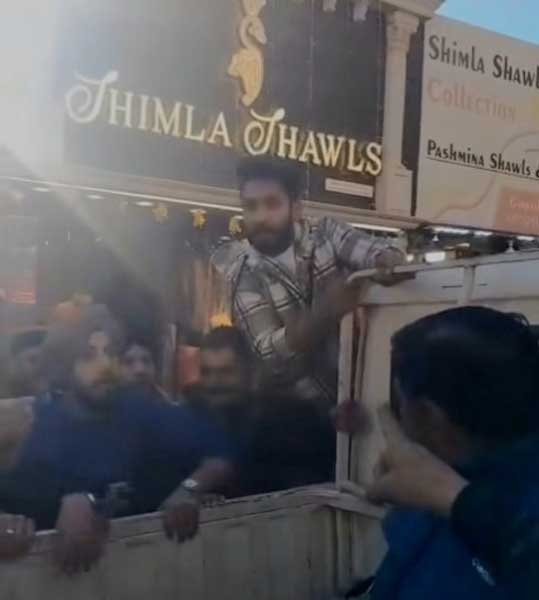 Ruckus erupts during Shimla Mall road encroachment drive; FIRs filed against shopkeepers
