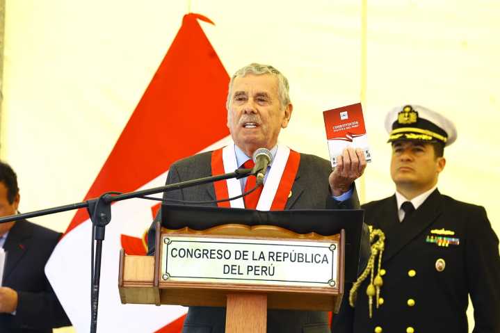 Rospigliosi destaca el valor de la Constitución y llama a defender el Estado de derecho