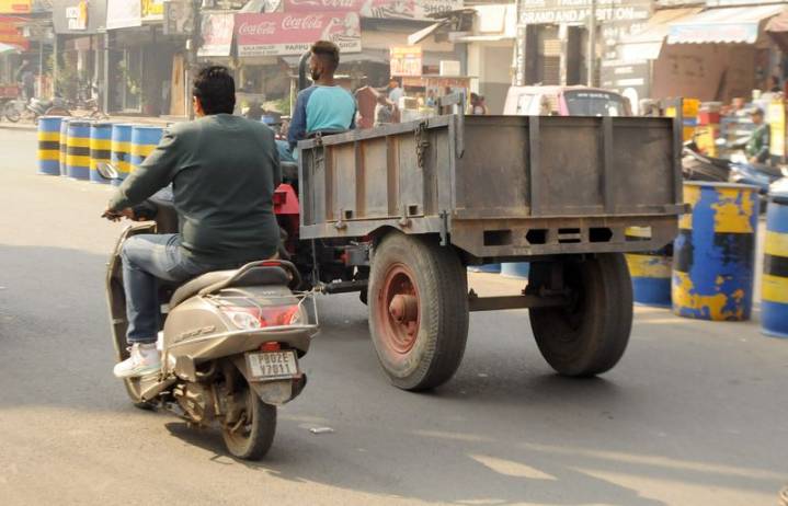 Residents worried over road infra ahead of foggy season