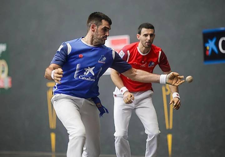 Altuna III y Ezkurdia conectan la singular pareja en el Adarraga