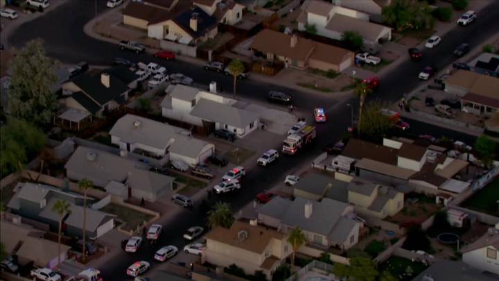 2 people seriously hurt following west Phoenix shooting: PD