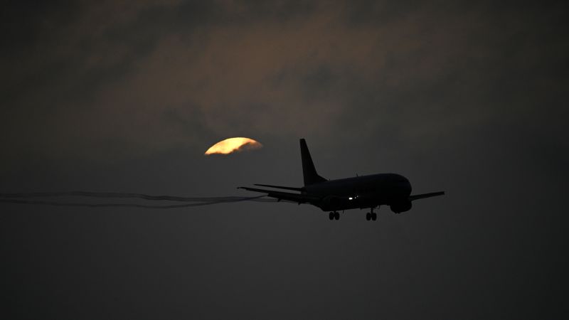 Más de 290 venezolanos deportados de EE.UU. llegaron a Caracas en vuelo de repatriación