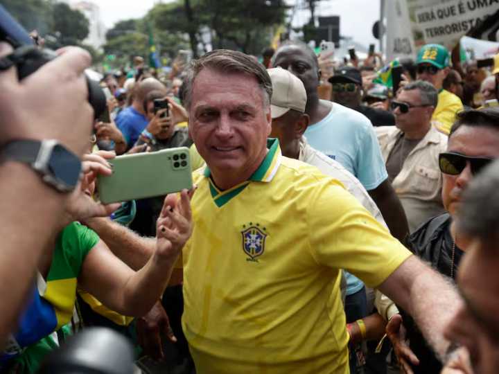 Arrestan al expresidente de Brasil Jair Bolsonaro y lo envían a la cárcel