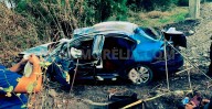 Auto vuelca en Parácuaro; dos adultos mayores heridos