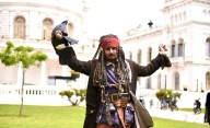 Furor por Johnny Depp en La Plata: seguí minuto a minuto y en vivo la visita del "Pirata" más famoso