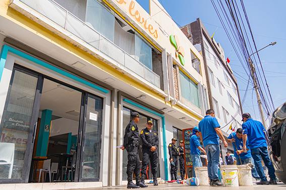 VUELVEN A CLAUSURAR LOS SERVICIOS  DE AGUA Y DESAGUE A RESTAURANTE LAS FLORES