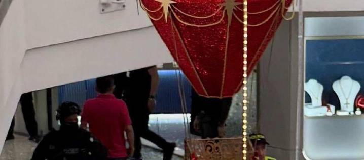 Un policía muerto y un delincuente abatido, tras intento de robo a joyería en Bucaramanga