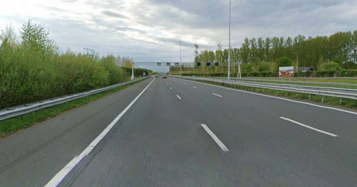 A2 traffic LIVE: Huge delays as multi-vehicle crash closes major London commuter road