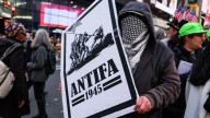 Quiénes son los grupos europeos de Antifa que EE.UU. acaba de designar como grupos terroristas