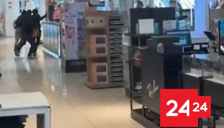 Armados, con rostro cubierto y atraco a perfumería: detalles del violento asalto en Mall Arauco Maipú