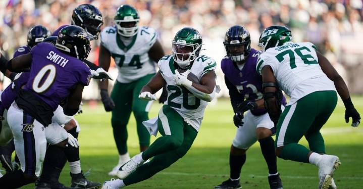 The Jets’ usage of Breece Hall and Isaiah Davis is difficult to understand