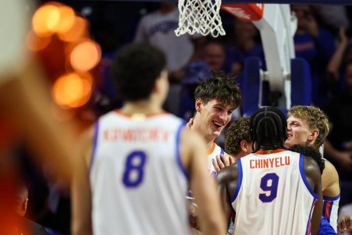 UF's 7-9 Olivier Rioux scores first point for Gators