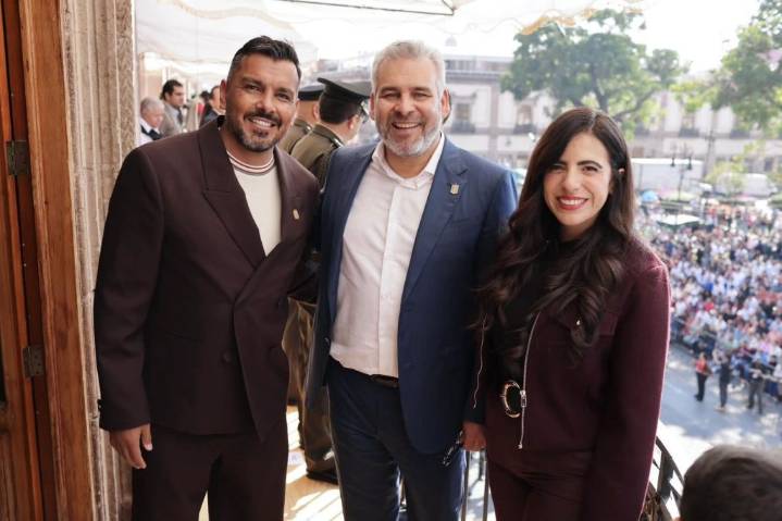 El espíritu de la Revolución Mexicana une a miles de familias en desfile cívico