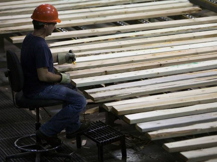 B.C. cancels lumber tariff ads to little effect as another mill closes