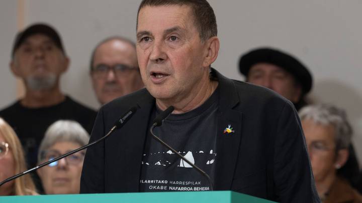 Otegi evita condenar las amenazas de muerte contra el consejero de Seguridad y dice que "no odia" a la Ertzaintza