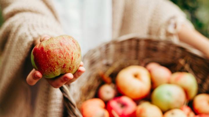 The Clever Fall Centerpiece Anyone Who Loves Apples Will Adore