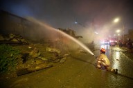 Incendio de gran magnitud destruyó un almacén en San Juan de Lurigancho