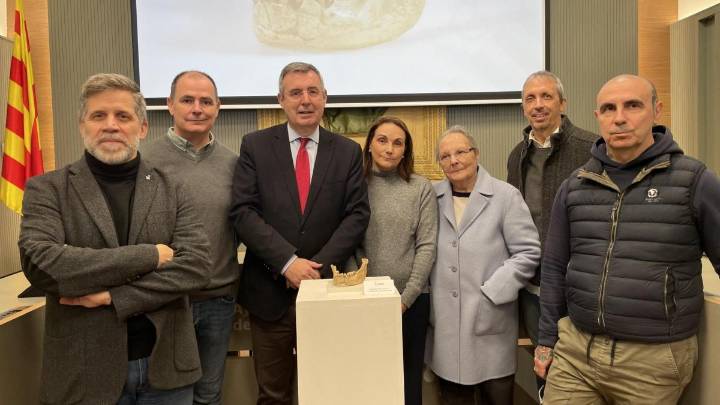 La mandíbula de Banyoles, uno de los fósiles más importantes de Europa, se queda en casa