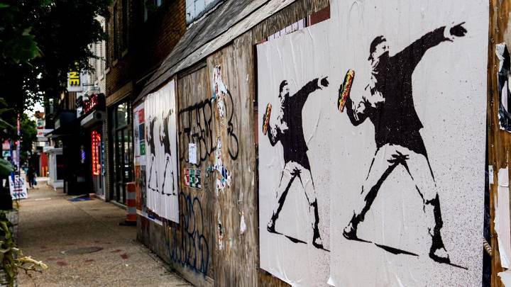 Es hallado inocente hombre que lanzó sándwich contra policía en Washington