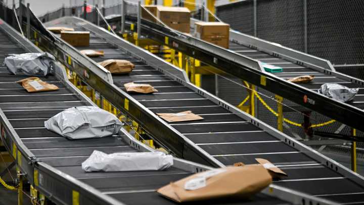 FedEx, UPS, USPS shipping deadlines for 2025 holiday delivery