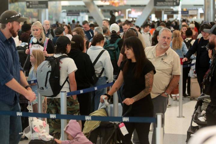 Cierre del gobierno en Estados Unidos provoca crisis en aerolíneas; se avecina un caos en los viajes