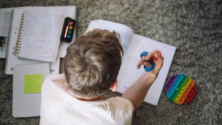 "Sin apoyo, mi hijo no puede ir al baño": familias de Cuenca y niños con autismo