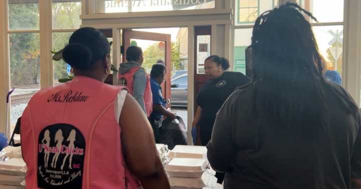 Downtown restaurant hosts free food giveaway amid economic woes