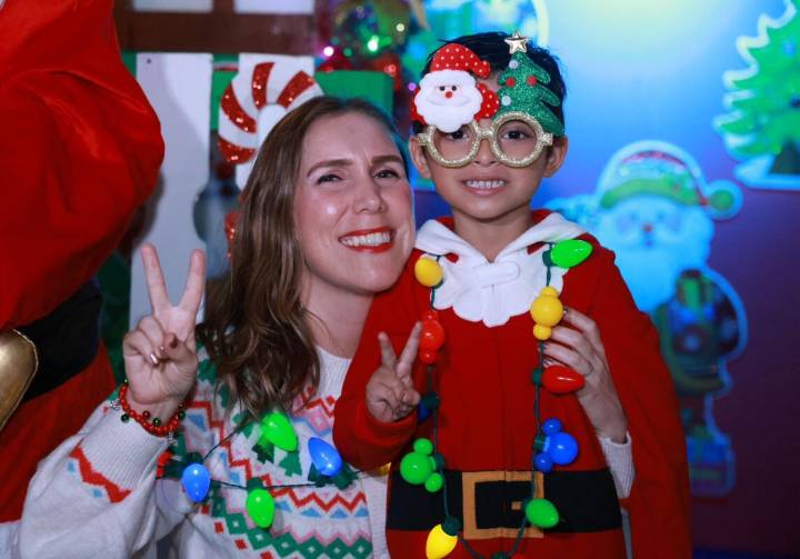 Atenea Gómez Ricalde encabeza el Gran Encendido Navideño en Isla Mujeres