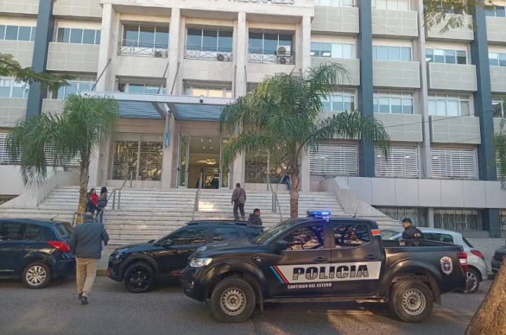 Dueña de casa descubre al amigo en pantalón bajo arriba de su hija con Síndrome de Down