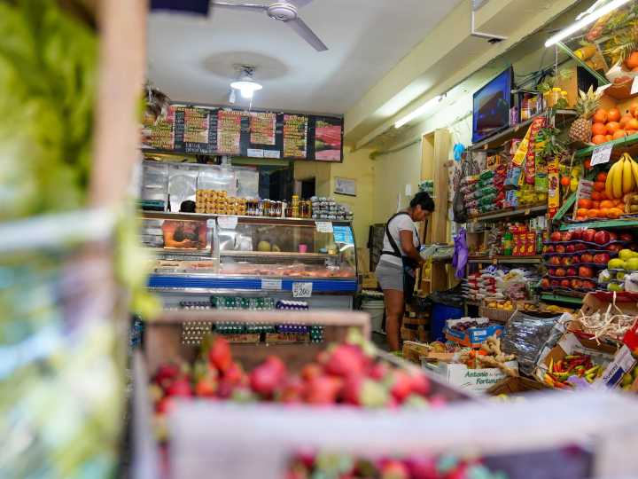 Canasta Básica: una familia necesitó 1.213.798,81 pesos en octubre para no ser pobre