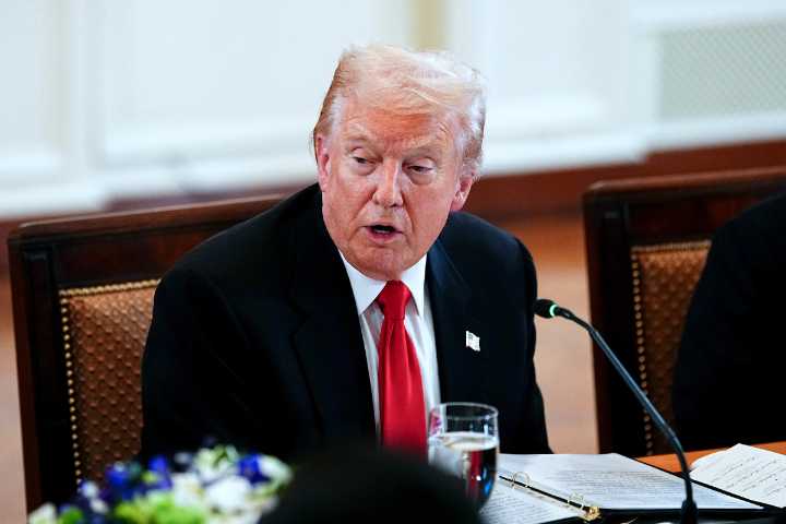 Trump respalda voto para liberar archivos de Epstein; niega tener algo que ocultar