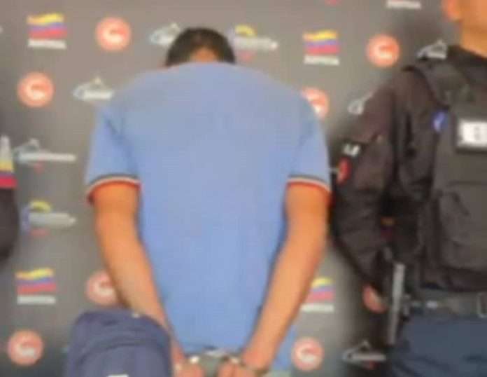 Arrestan a sujeto por cortar bases del puente en la Caracas