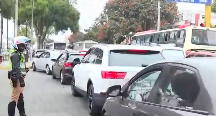 Costa Verde con tráfico por Juego Bolivarianos: calles de Barranco y Chorrillos con largas filas de vehículos últimas