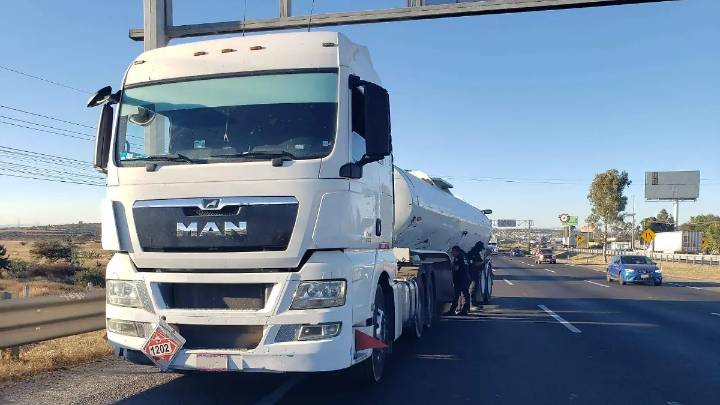 Pipa vacía causa persecución en la 57, pensaba que era huachicol