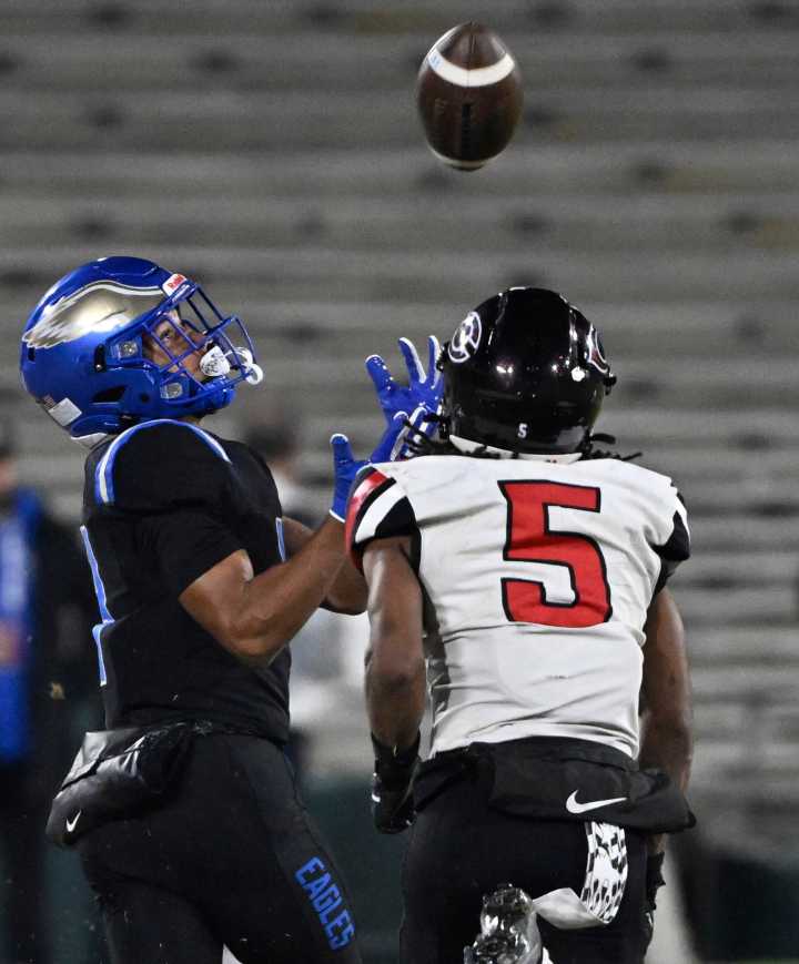 Santa Margarita football dominates Centennial to win Division 1 title