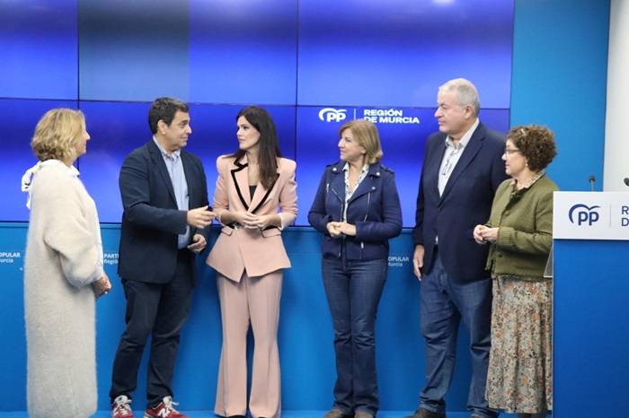 El PP subraya que “mientras Sánchez pone en su diana fiscal a los autónomos, Feijóo y López Miras les ayudan y dan facilidades”